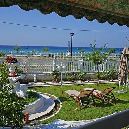 Villa Fofo - Beautiful Sea Front Villa With 650M2 Garden Nea Kallikrateia Eksteriør billede