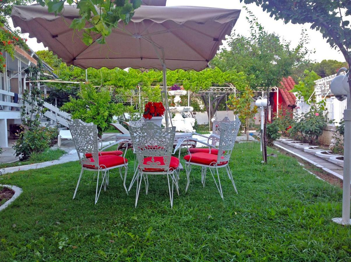 Villa Fofo - Beautiful Sea Front Villa With 650M2 Garden Nea Kallikrateia Eksteriør billede