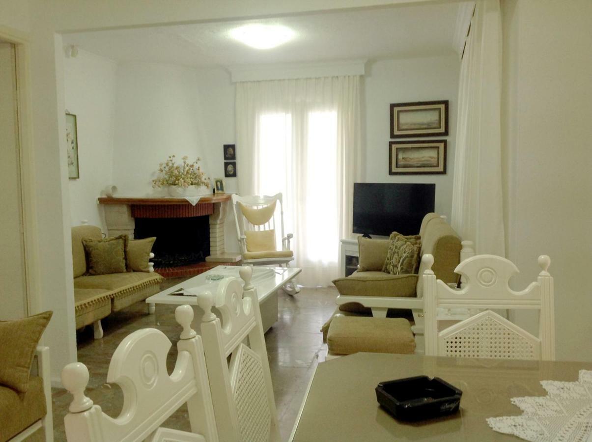 Villa Fofo - Beautiful Sea Front Villa With 650M2 Garden Nea Kallikrateia Eksteriør billede