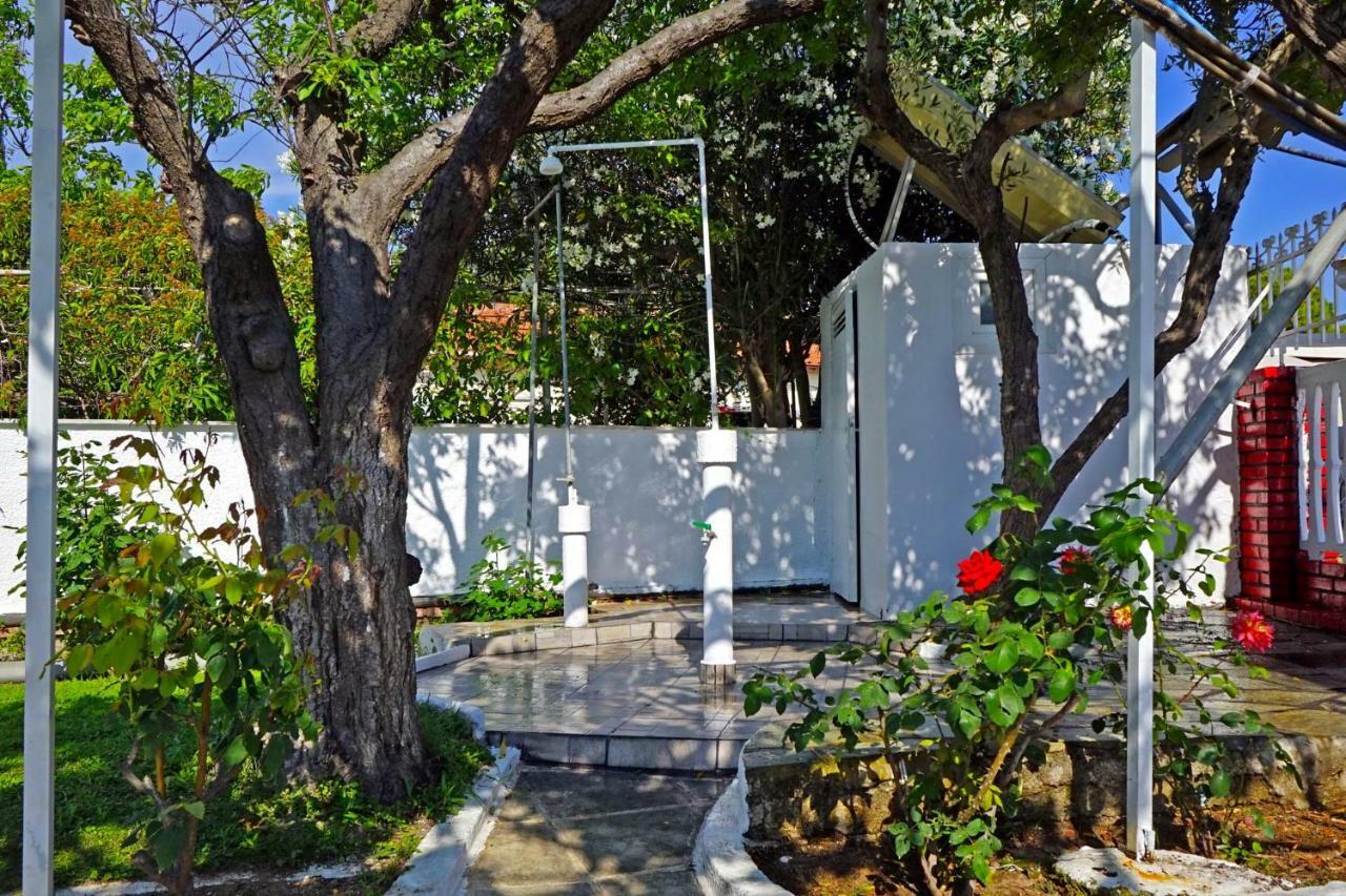 Villa Fofo - Beautiful Sea Front Villa With 650M2 Garden Nea Kallikrateia Eksteriør billede