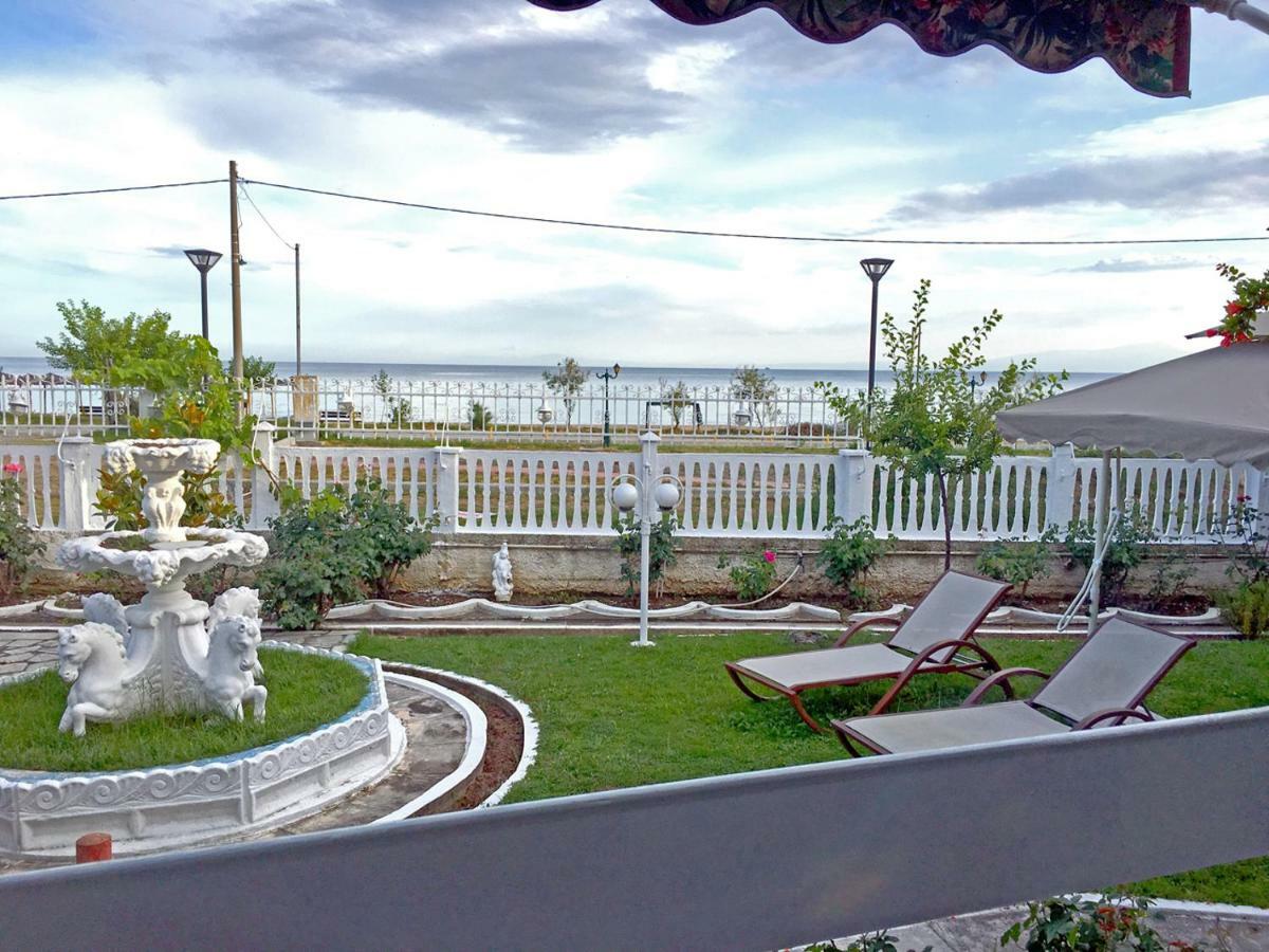 Villa Fofo - Beautiful Sea Front Villa With 650M2 Garden Nea Kallikrateia Eksteriør billede